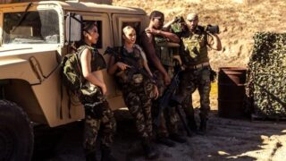 Sniper Carl Dreamy fucks Maggie Tombs while Renee Lockett sucks Jimmy Zipper outdoors